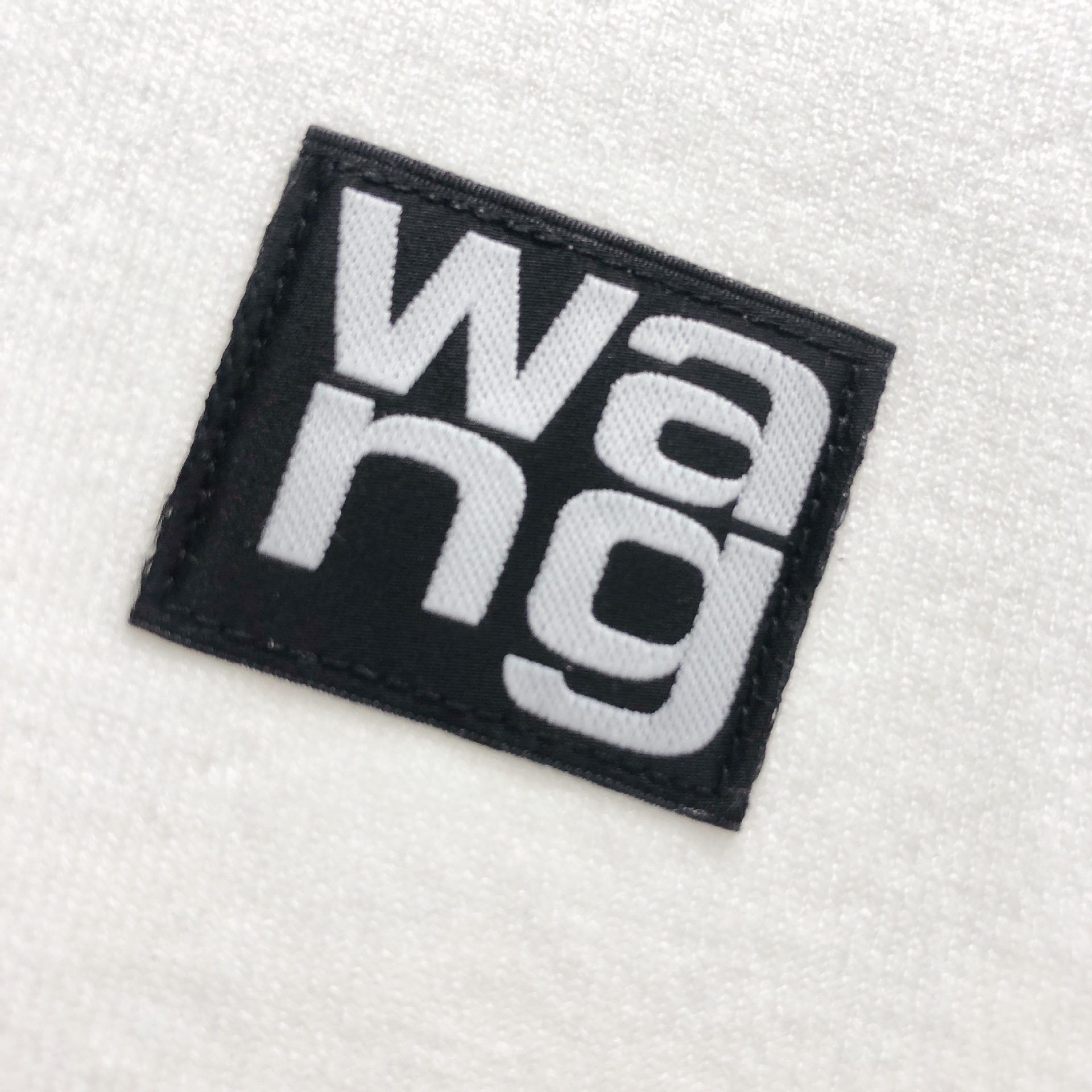 22AW-Wang-Haut-manches-courtes-et-col-montant-t-shirt-serr-avec-lettrage-design-la-mode-5